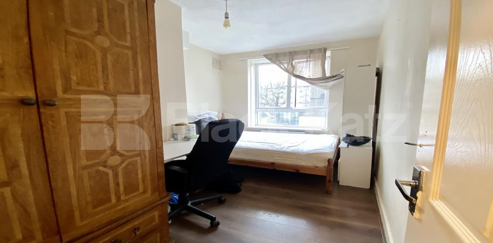 			LET , 4 Bedroom, 1 bath, 1 reception Bungalow			 Browning Street, Elephant & Castle